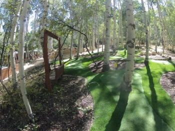 Cung cấp thi công sân golf mini tại vườn gỗ